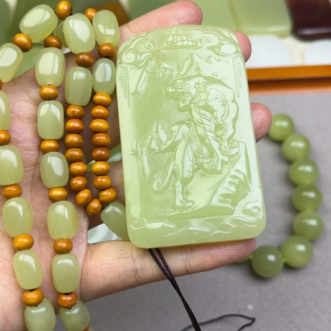 新疆昆仑山料虎牌