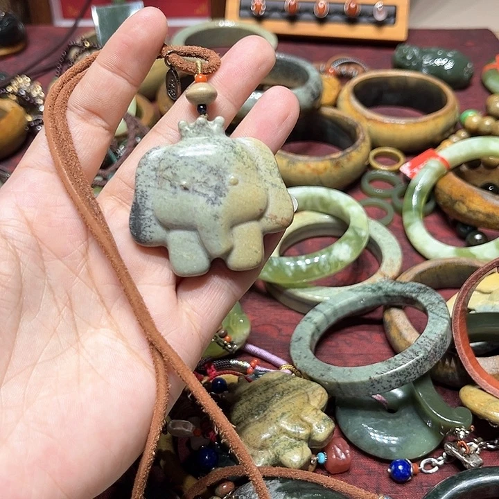 岫岩河磨玉（透闪石质玉）吊坠未镶嵌奎*