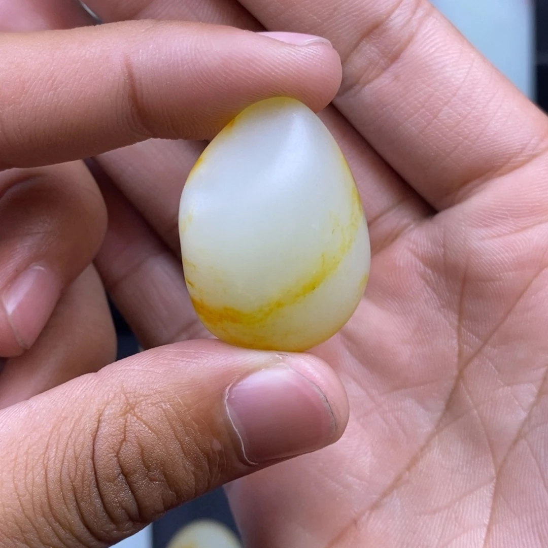 未镶嵌吊坠定制和田玉红*颂