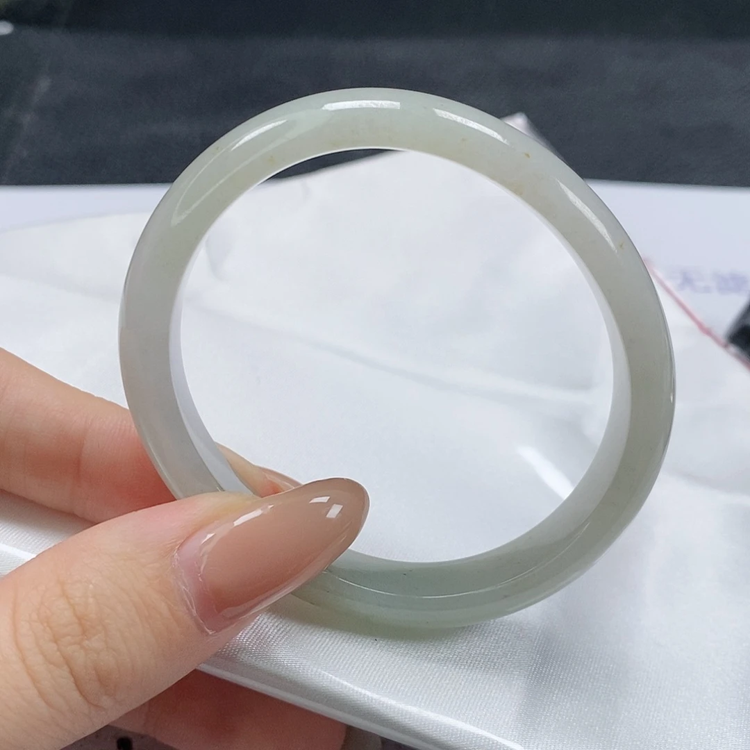 【闪购商品】翡翠手镯（贵妃镯）未镶嵌358号