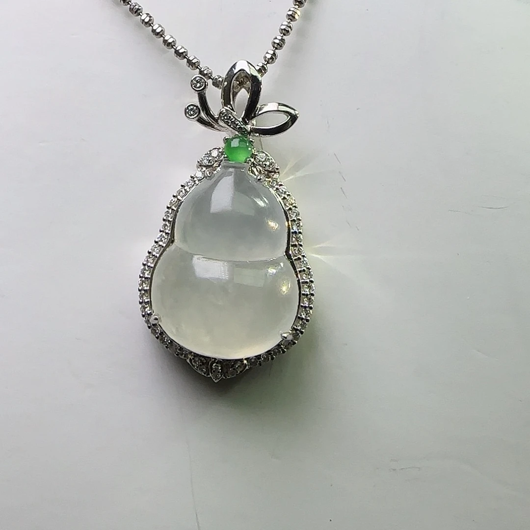 翡翠18K金镶嵌颈饰天然缅料A货 白冰葫芦