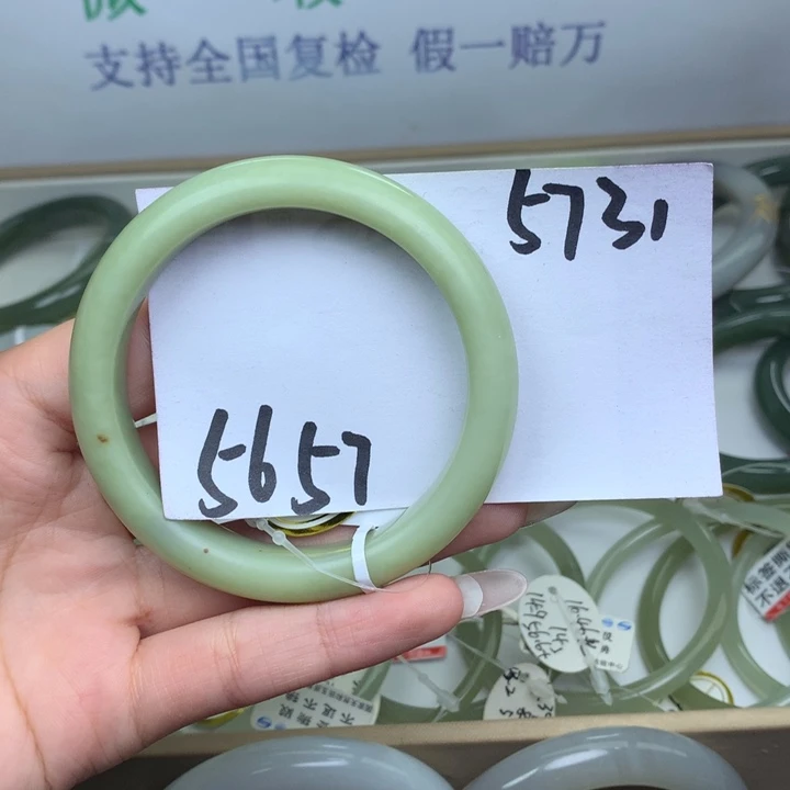 未镶嵌手镯和田玉