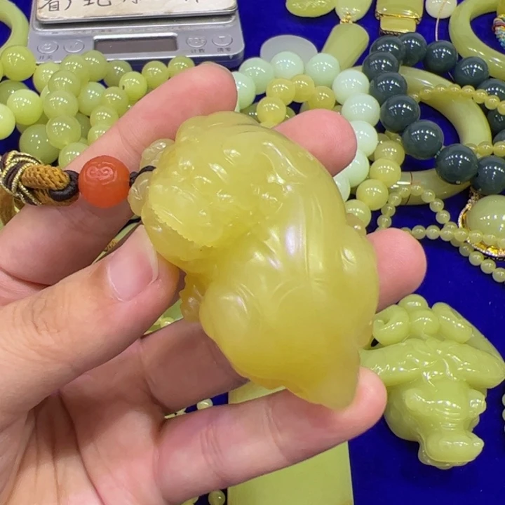 和田玉（黄玉）未镶嵌颈饰?****作