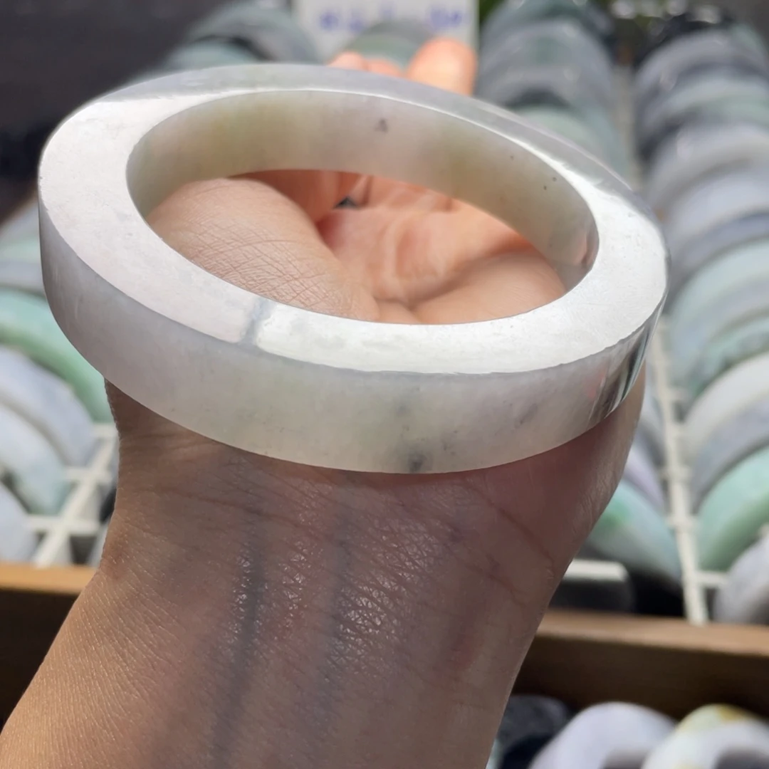 定制翡翠未镶嵌翡翠手镯