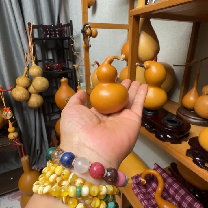 V****精品店老板在线营业了吗