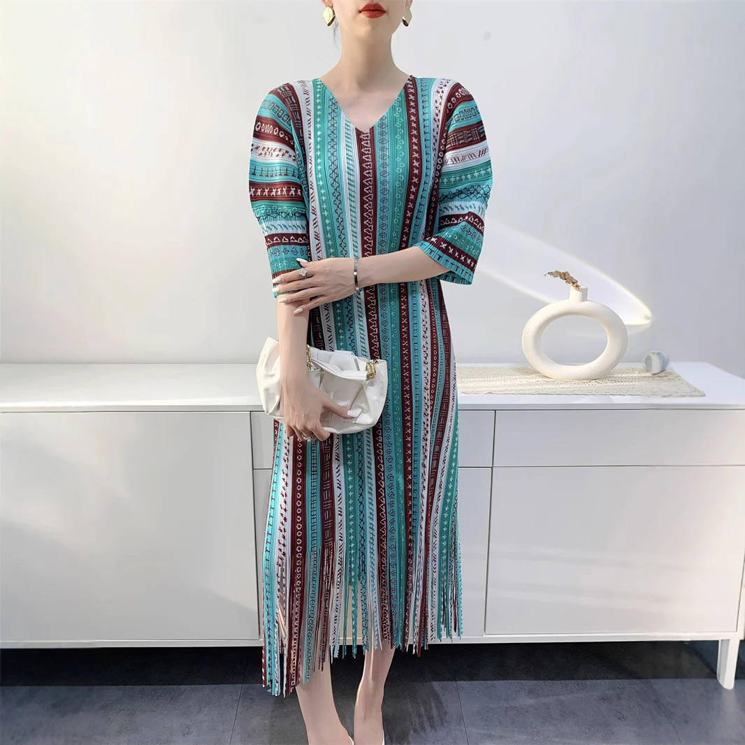 2025春夏新款条纹印花流苏连衣裙女褶皱裙子度假穿气质高级感