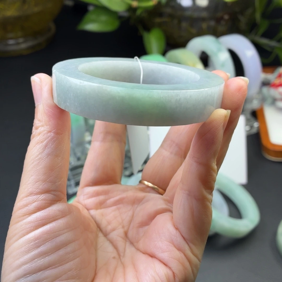 定制翡翠未镶嵌翡翠手镯
