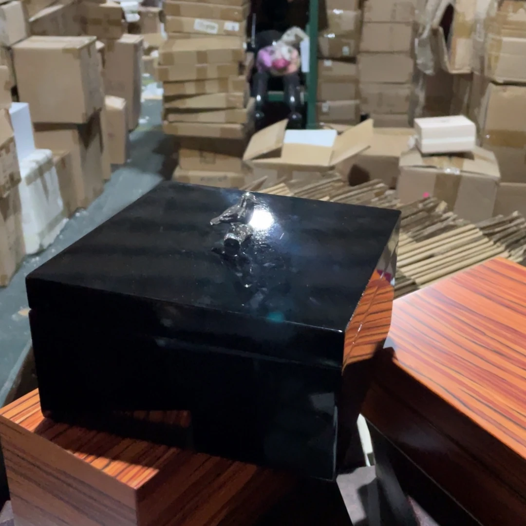 m****尚陶瓷花瓶，仿真绿植。