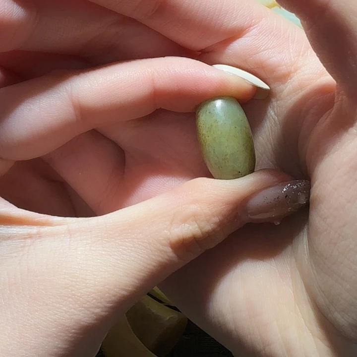 一***眸和田玉（糖玉）未镶嵌挂件