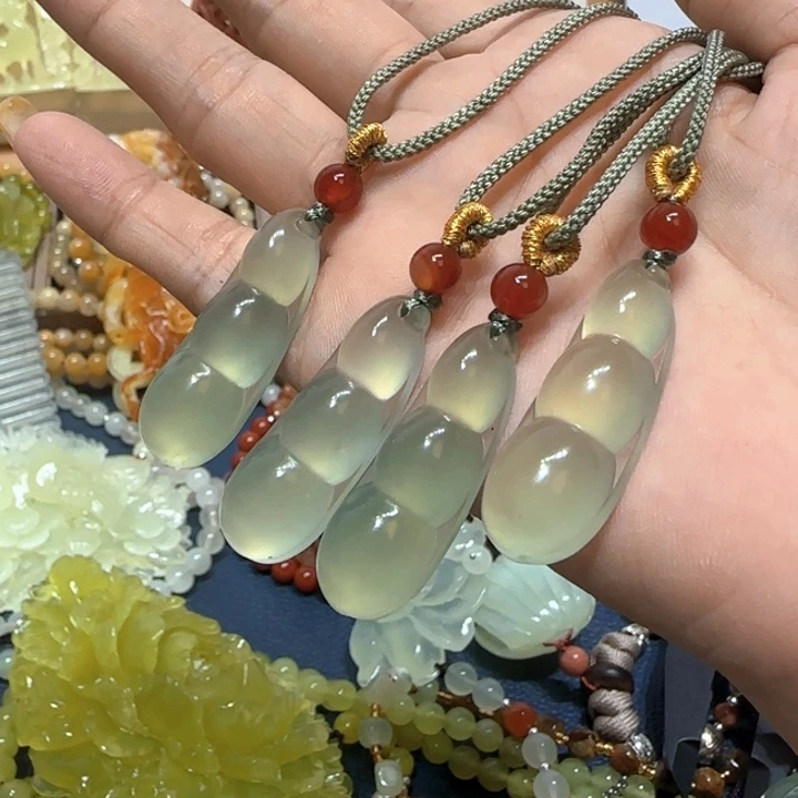 合金蛇纹石玉吊坠