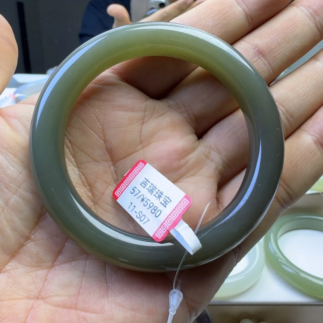 和田玉（糖玉）未镶嵌手镯