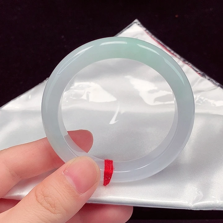 翡翠手镯未镶嵌翡翠