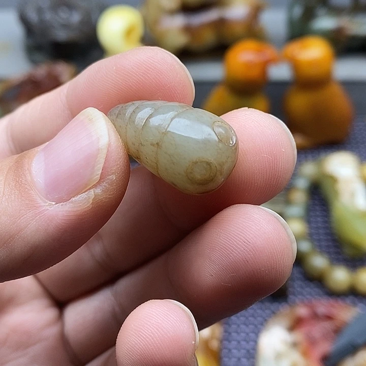 未镶嵌蛇纹石玉颈饰