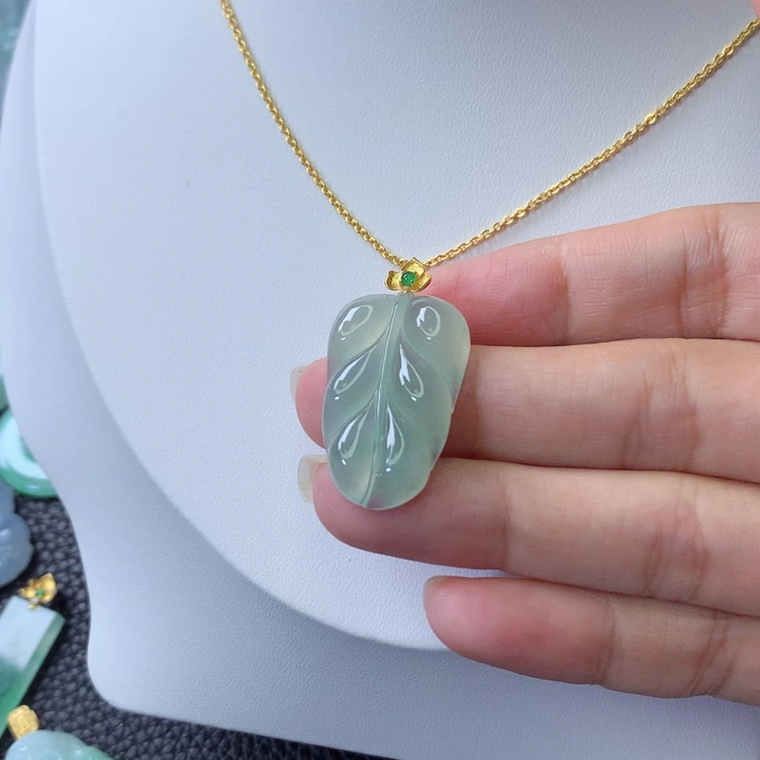 【闪购商品】吊坠(赠链)18K金镶嵌翡翠