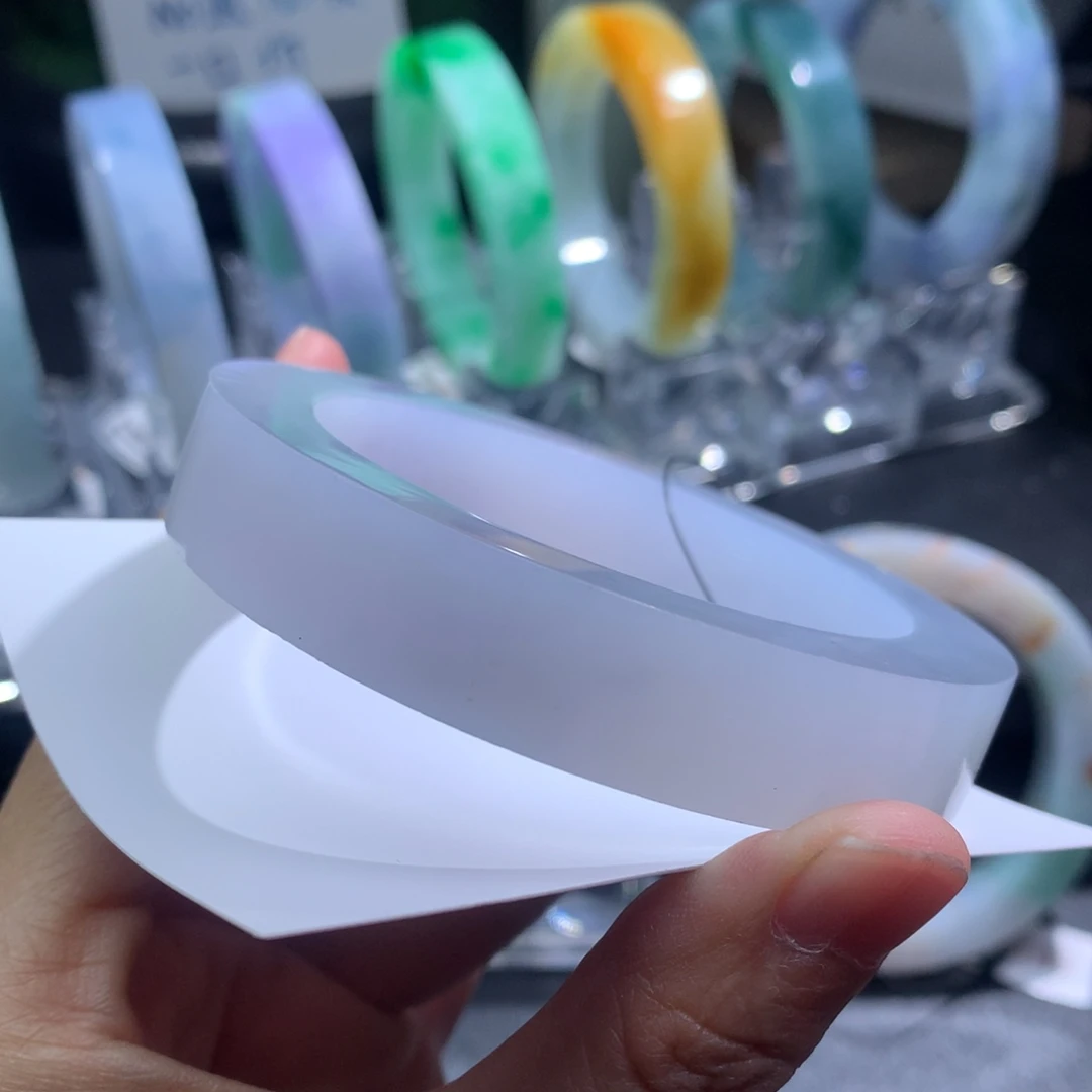 定制翡翠未镶嵌翡翠手镯