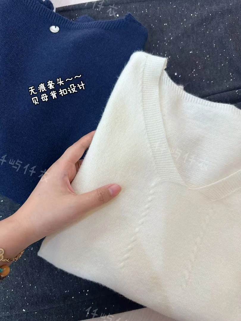 无痕银贝母//秋冬慵懒风V领显瘦百搭纯色气质针织毛衣套头