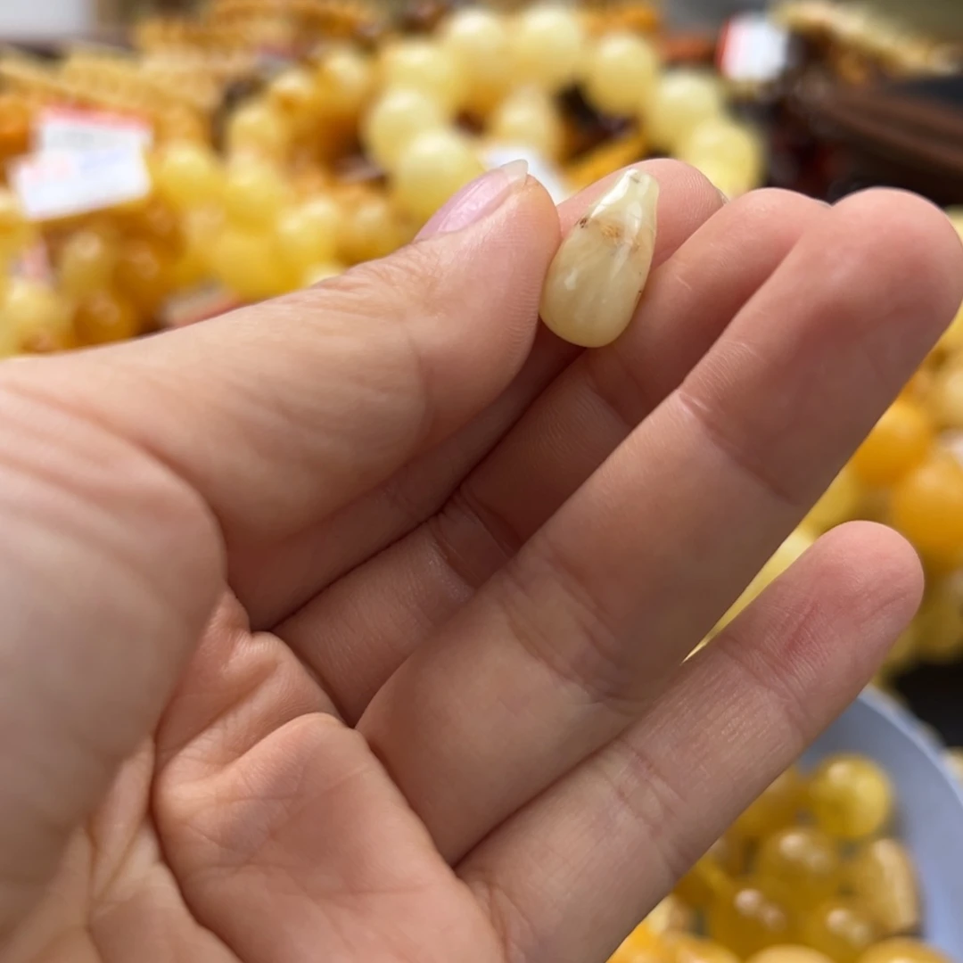 未镶嵌琥珀珠宝奇石