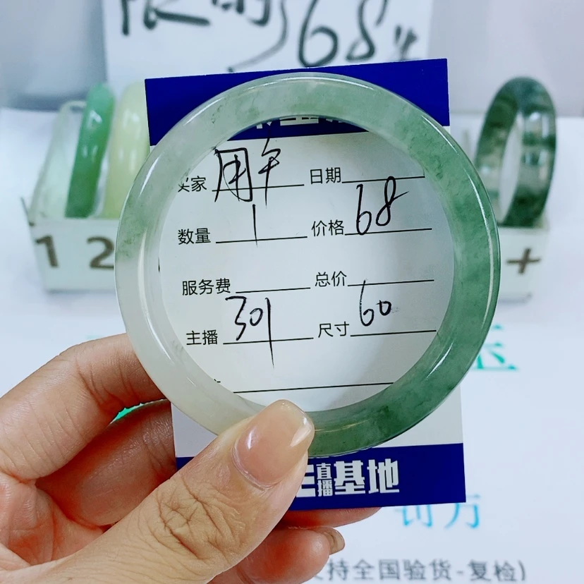 【闪购商品】未镶嵌手镯石英质玉301