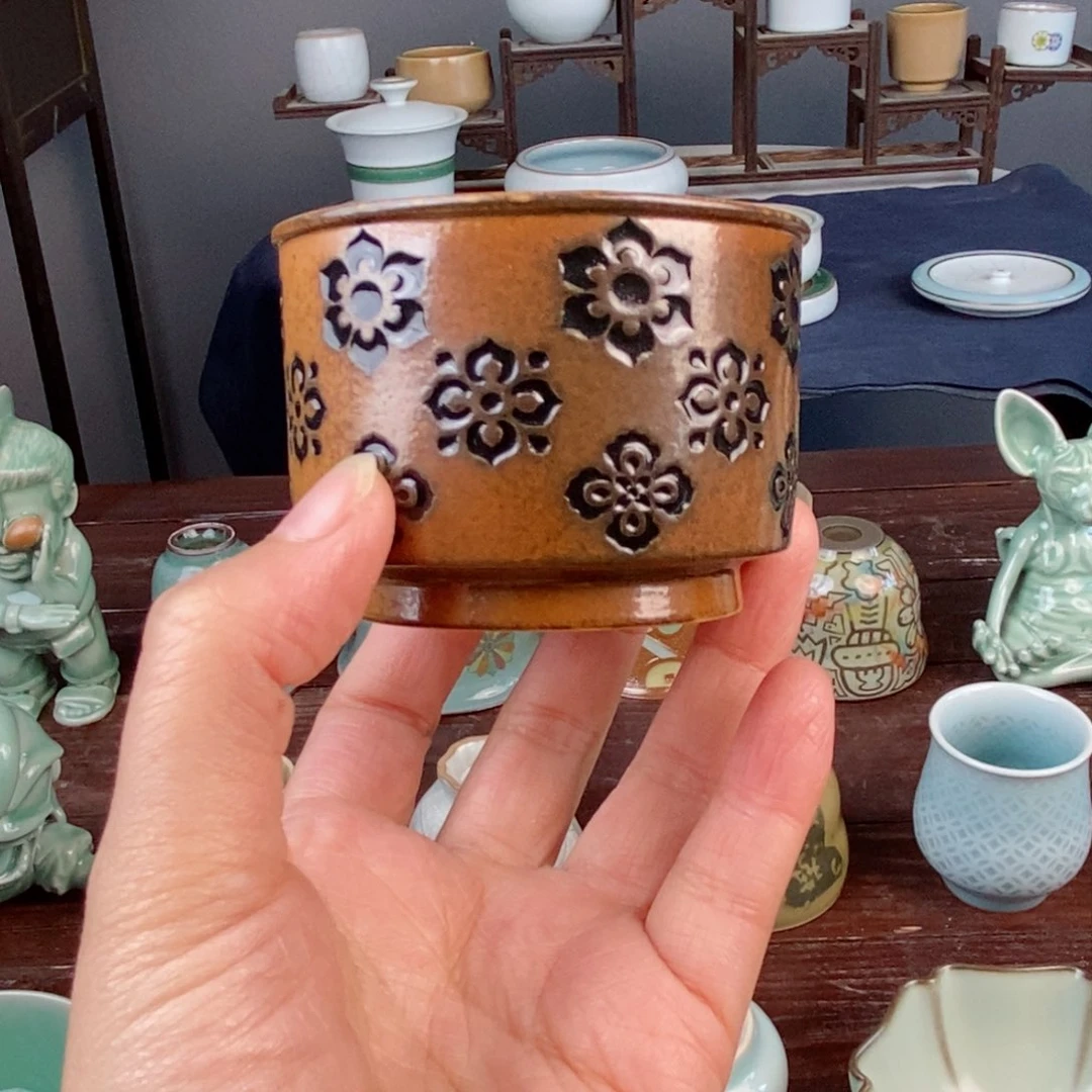 朱砂胎草木灰宝相花纹 黑釉 小蓉天杯