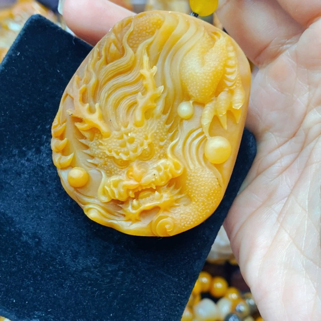 未镶嵌石英质玉（黄龙玉）颈饰
