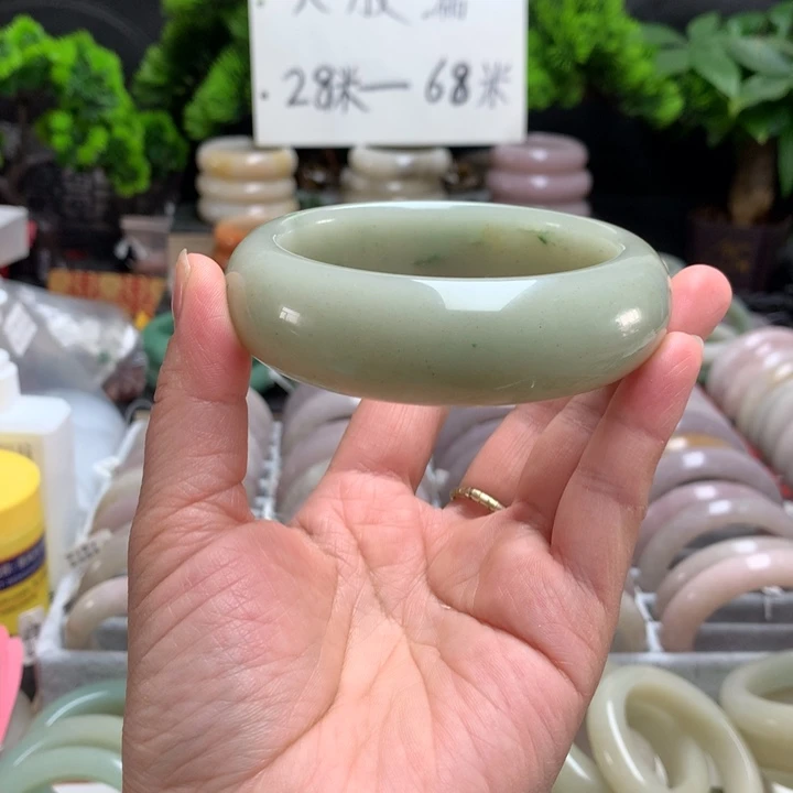石英质玉（佘太翠）未镶嵌手镯64.4