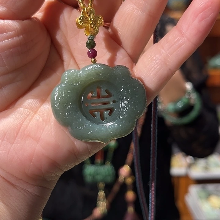 颈饰未镶嵌和田玉（糖玉）