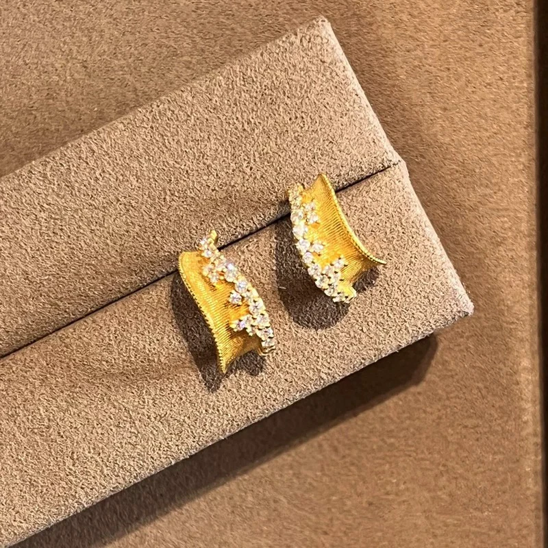 合金耳饰 铜合金花朵耳饰 轻奢新款时尚镂空双面百搭耳环首饰