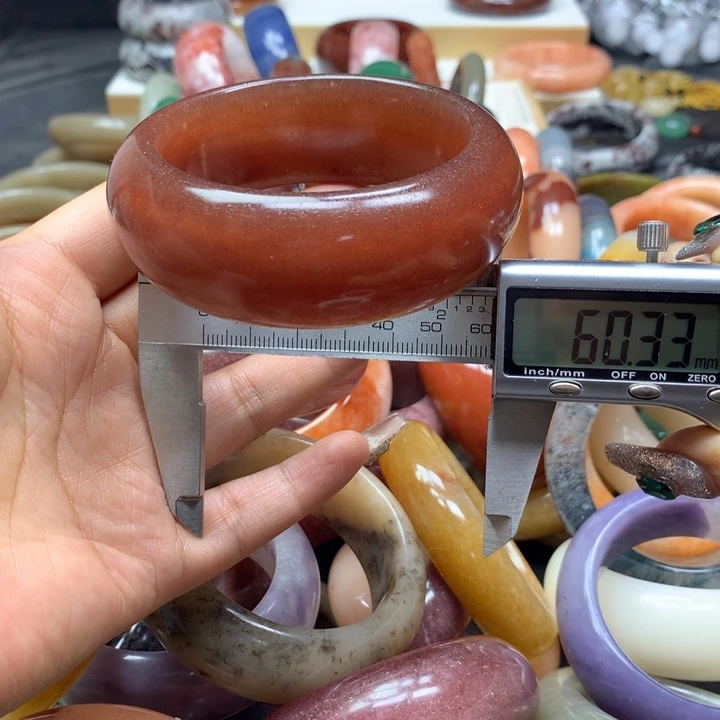 未镶嵌手镯石英质玉