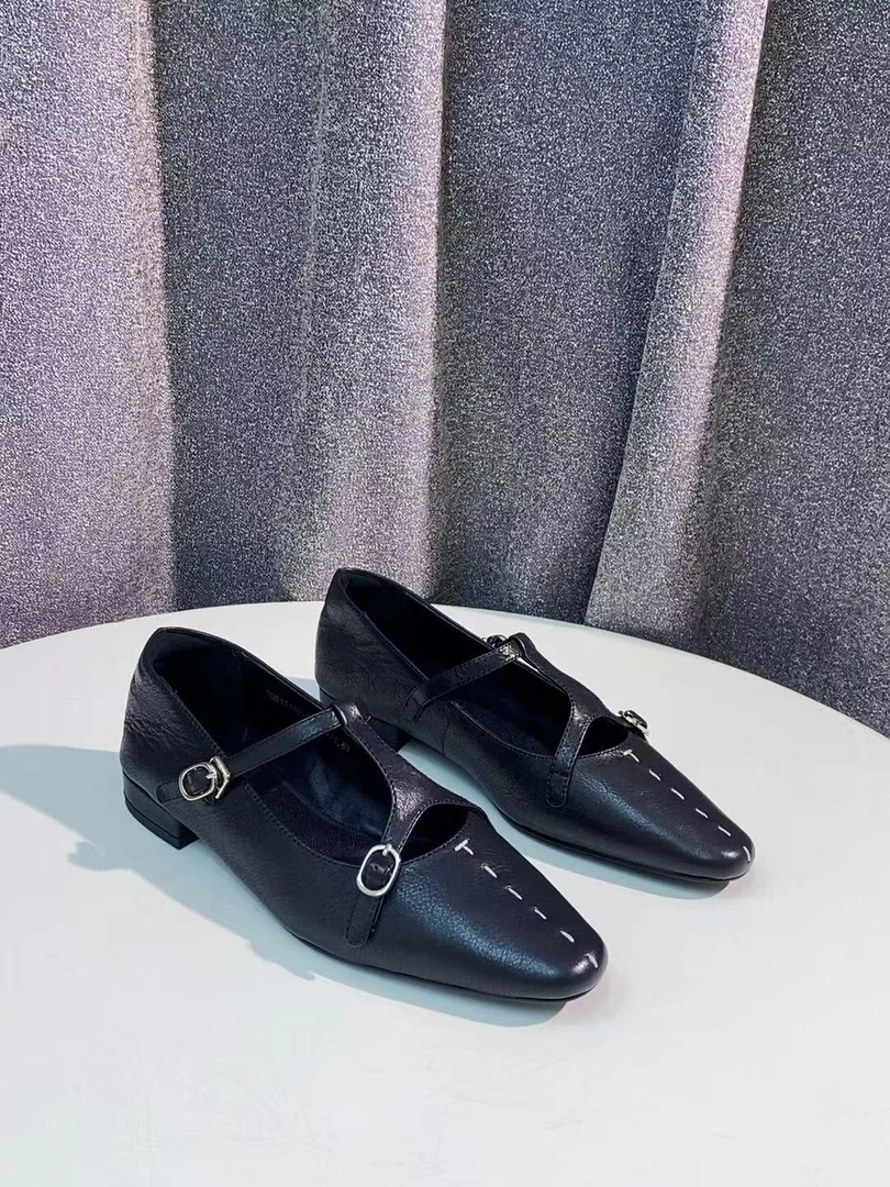 C1647 黑色 时尚尖头舒适低跟玛丽珍真皮浅口女单鞋