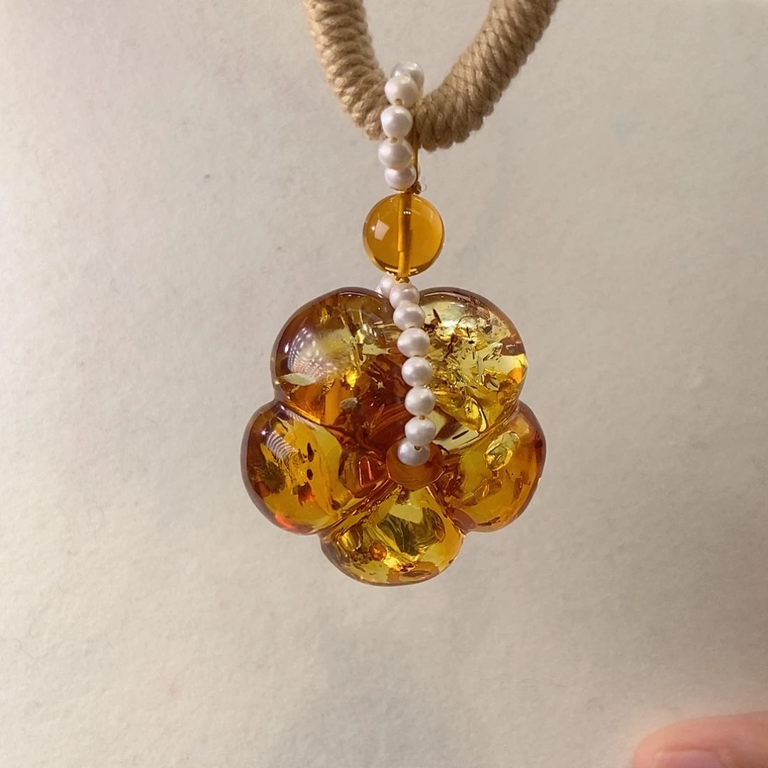 琥珀颈饰未镶嵌花花