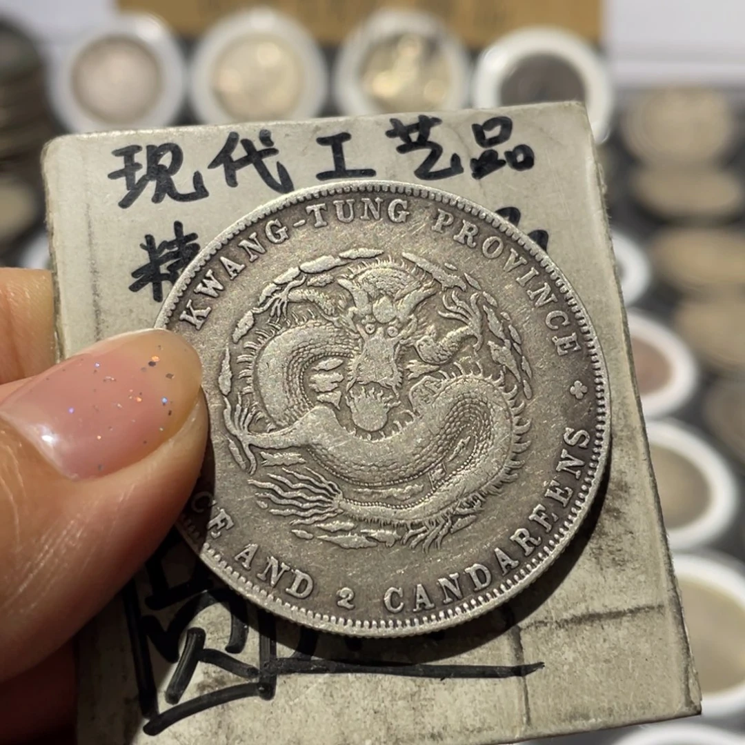 金属洪****）银币工艺品摆件