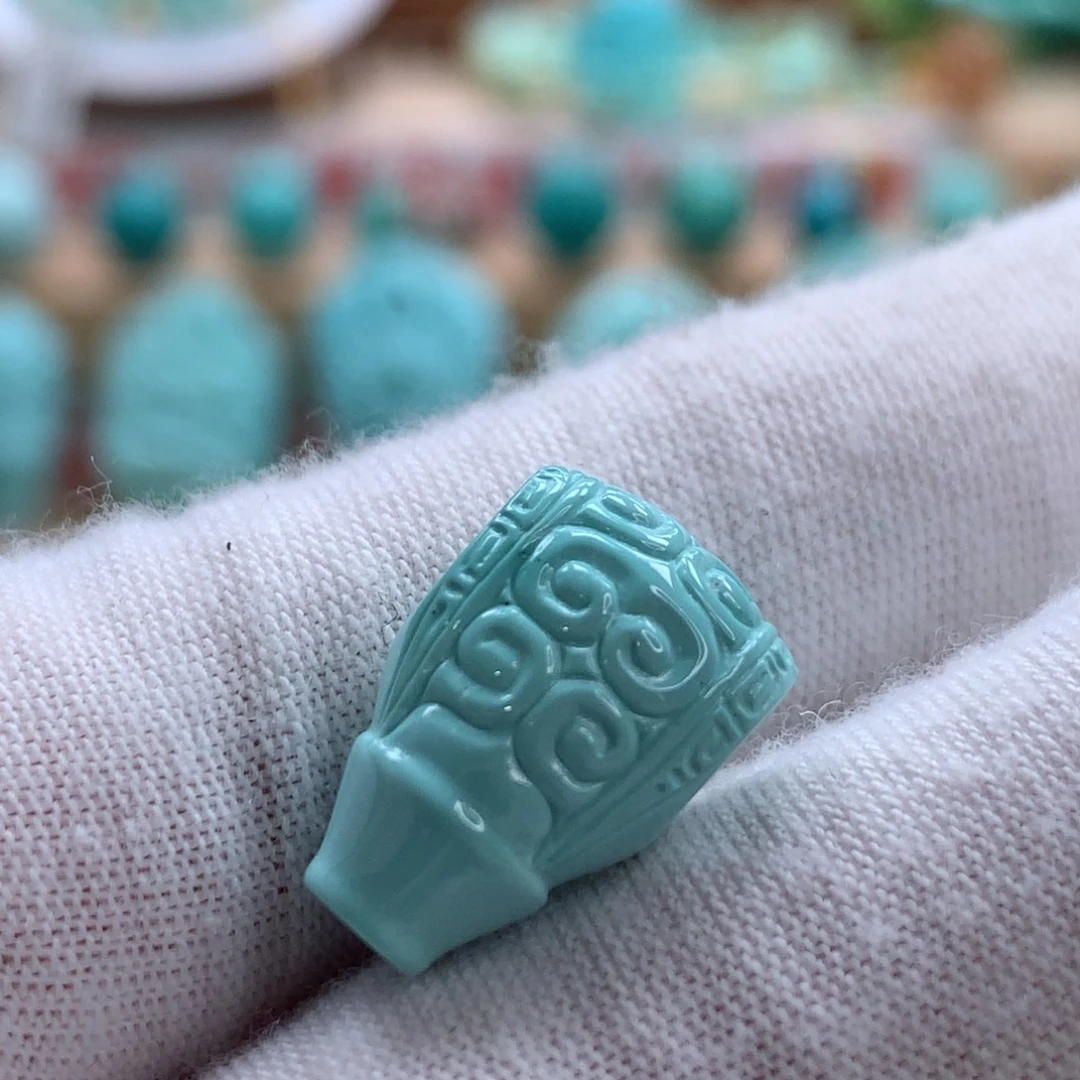 绿松石未镶嵌颈饰原矿绿松石回纹三通