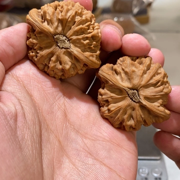 文玩核桃吊坠宫灯狮子头