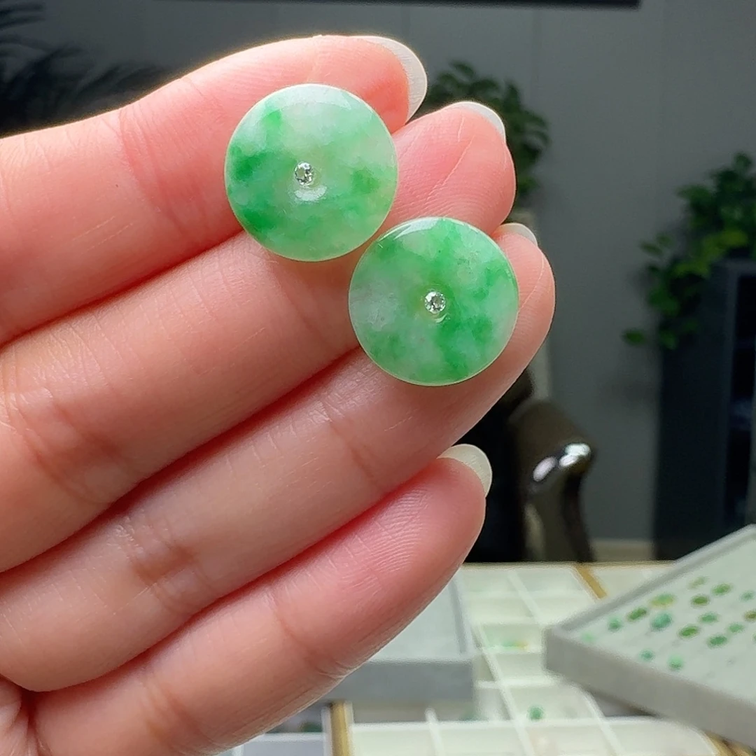 翡翠18K金镶嵌耳饰天然