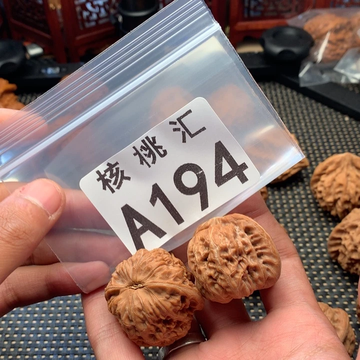 文玩核桃吊坠黑马