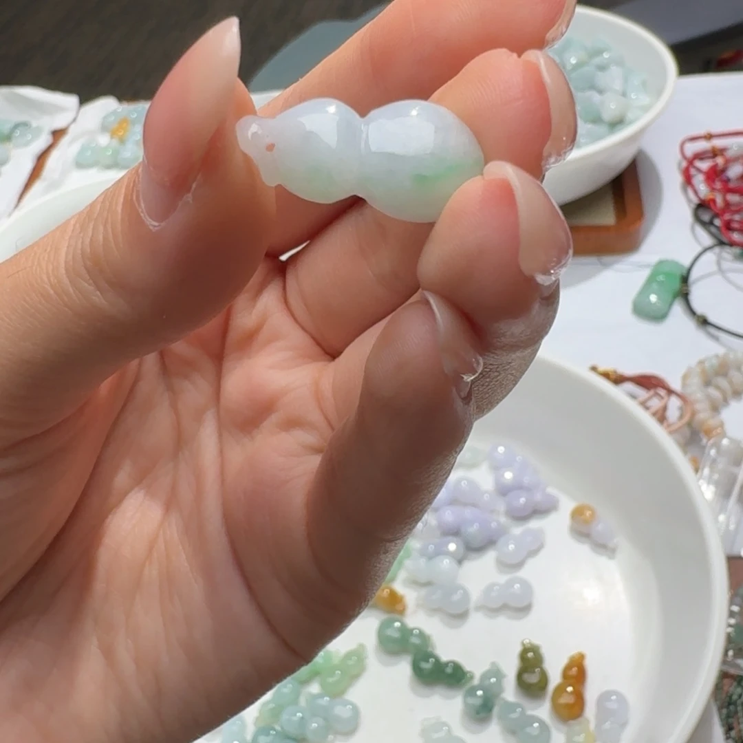 未镶嵌挂件翡翠L*舒