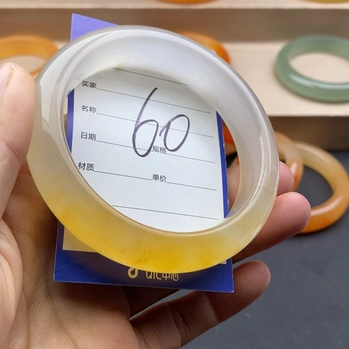 石英质玉未镶嵌手镯