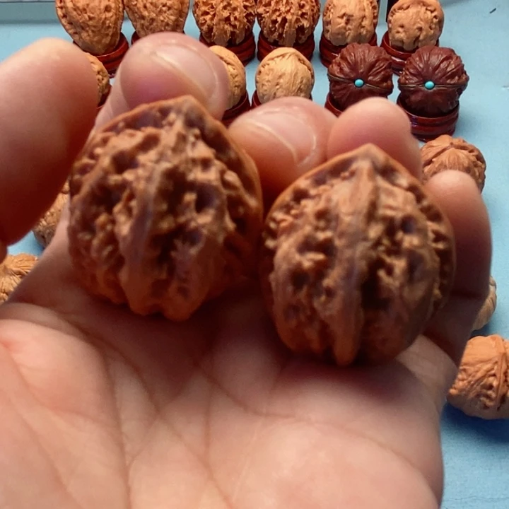 文玩核桃把件精品文玩小手捻龙爪元