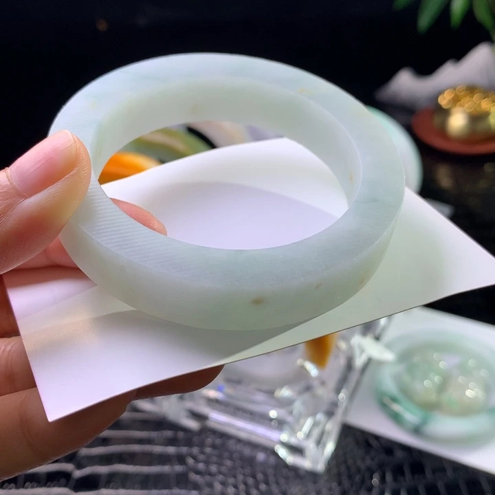 定制翡翠未镶嵌手镯