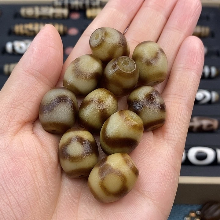 与***杯玛瑙/玉髓（覆膜）未镶嵌颈饰