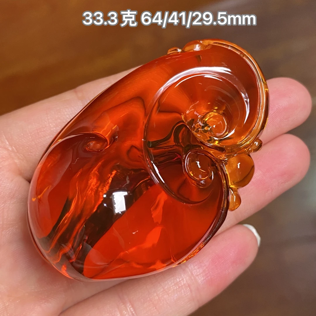 【小伊琥珀】33.3克牛血红茶福瓜吊坠