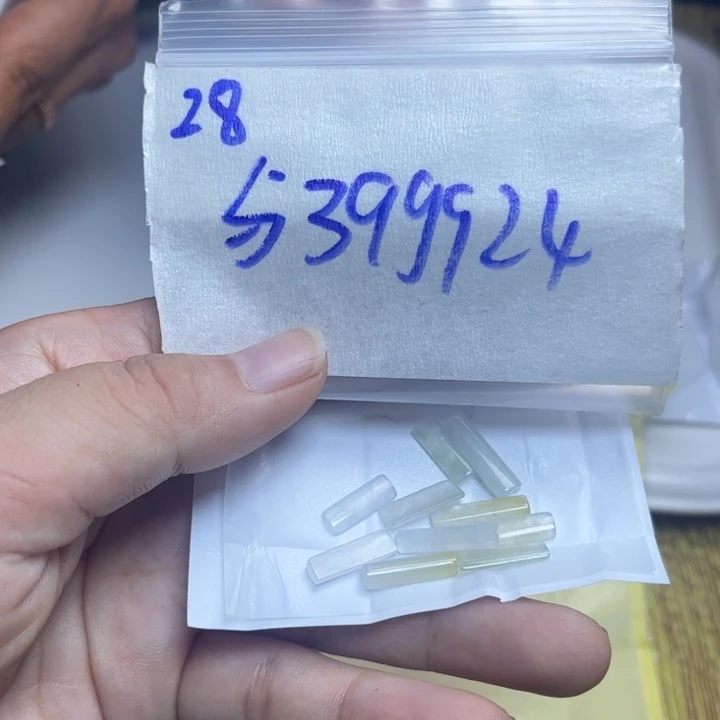 与***冯未镶嵌定制翡翠不退