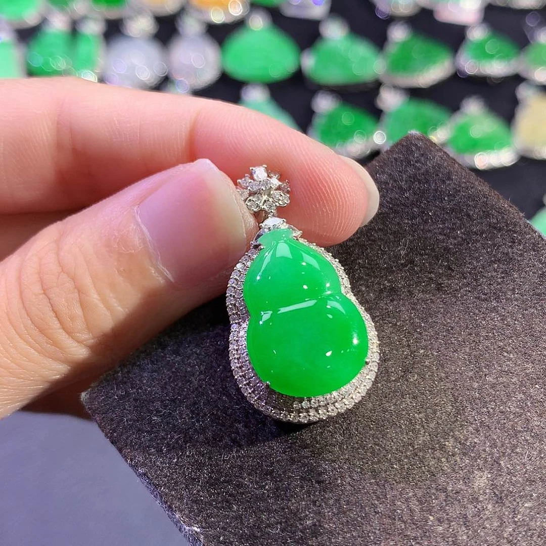 翡翠18K金镶嵌吊坠(赠链)