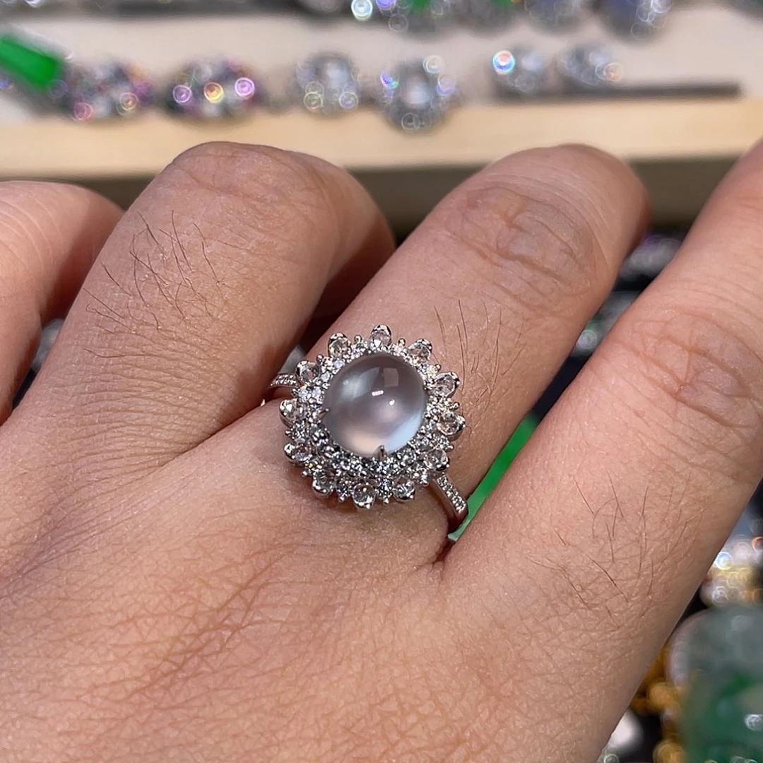 翡翠戒指18K金镶嵌玻璃种冰蛋