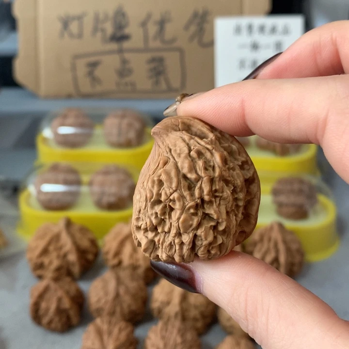 全***修吊坠文玩核桃异形单只，有瑕疵
