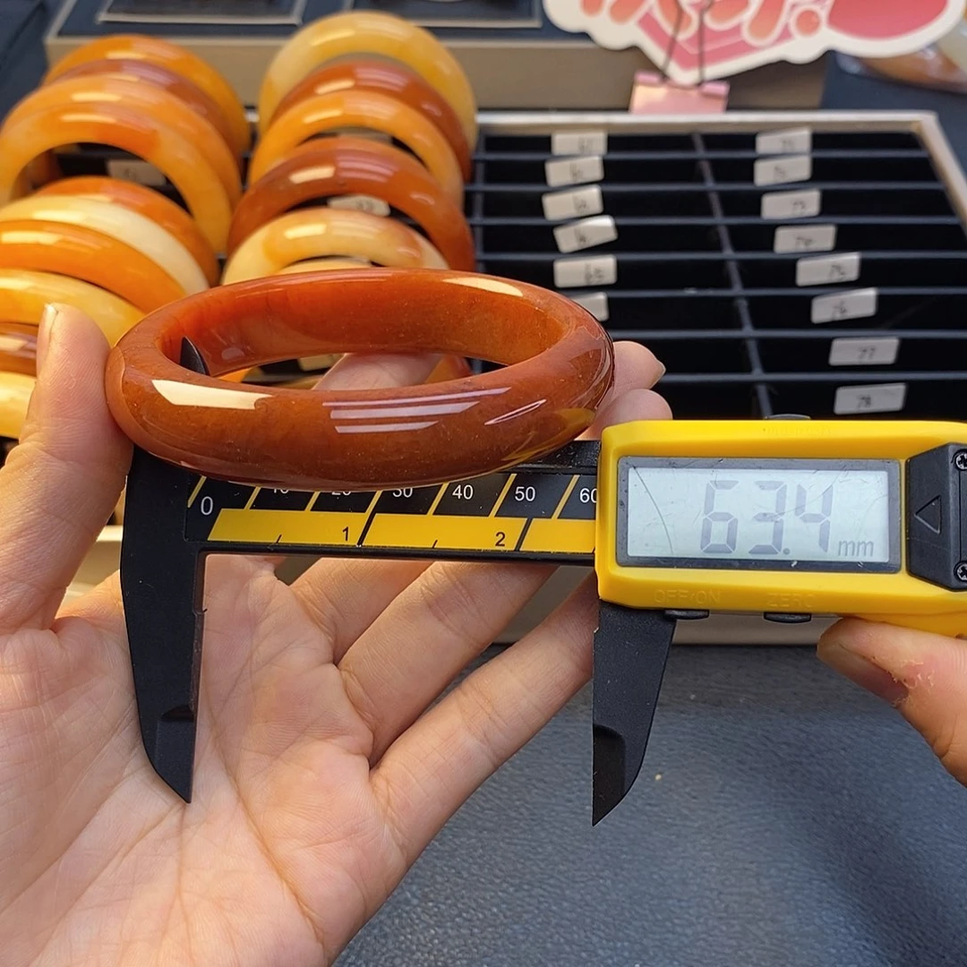 石英质玉（黄龙玉）未镶嵌手镯60号茄子山金沙老油料红如血黄龙