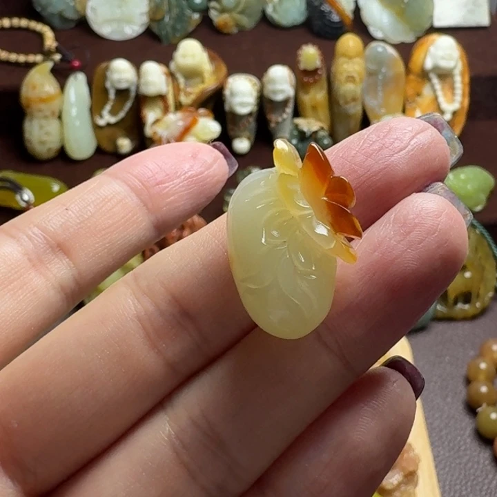 蛇纹石玉未镶嵌吊坠