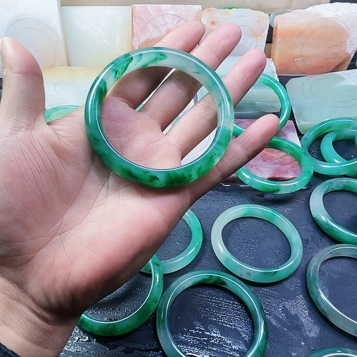 【闪购商品】石英质玉手镯未镶嵌无*@