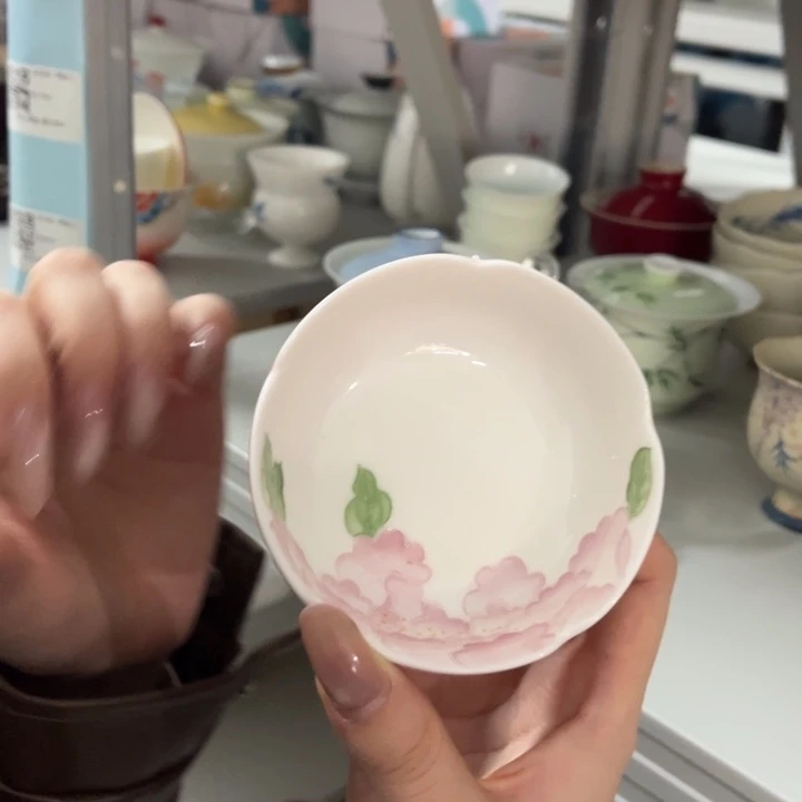 茶杯。