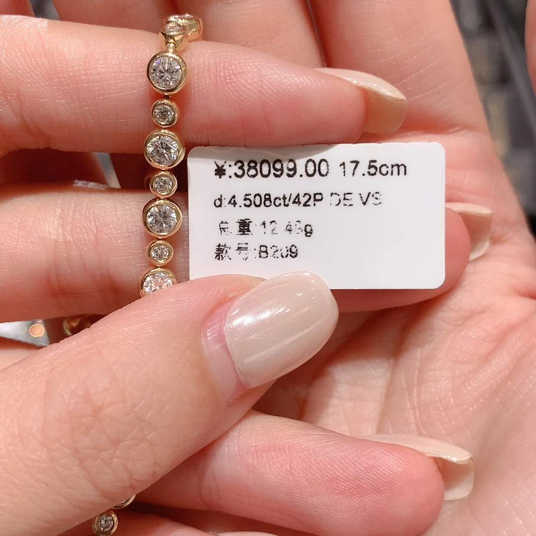 谁***可合成钻石18K金镶嵌